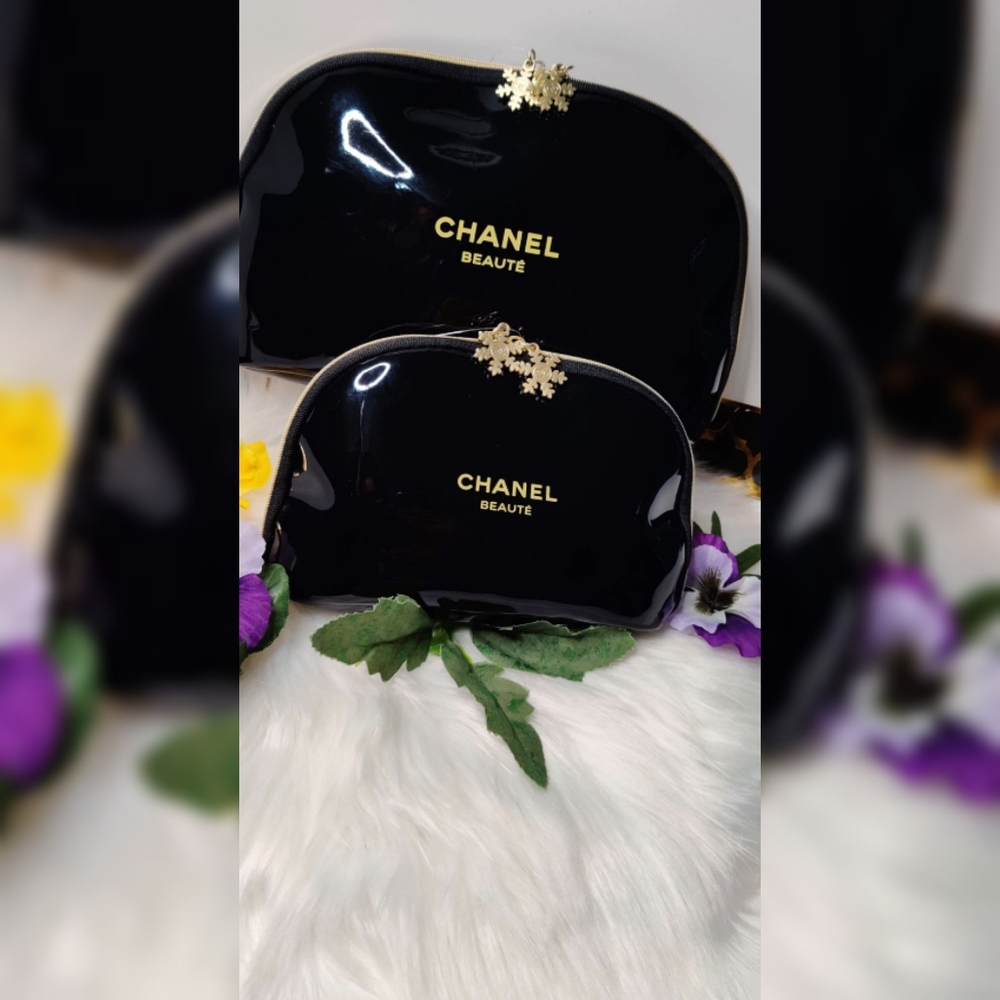 Chanel rare collectible makeup bags - Picture 2 of 4